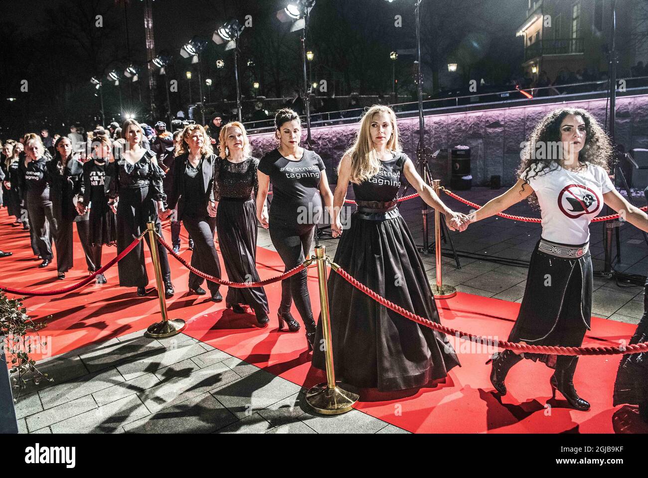 Schwedische Schauspielerinnen des Theaters nennen #tystnadtagning Hand in Hand bei den Guldbagge Awards Stockfoto