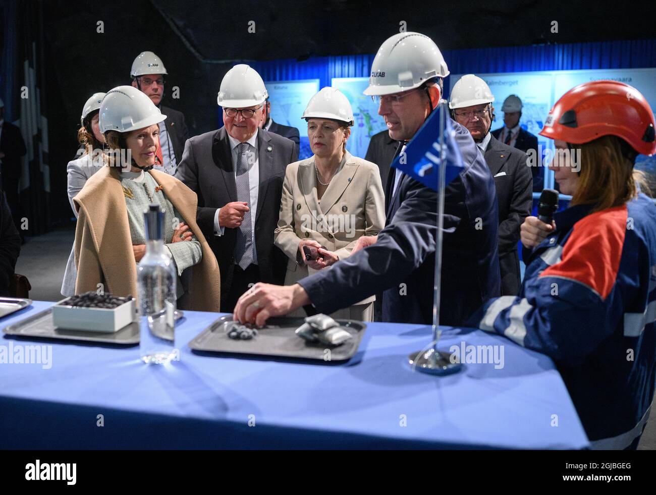 Kiruna, Schweden. September 2021. Bundespräsident Frank-Walter Steinmeier und seine Frau Elke Büdenbender besuchen gemeinsam mit König Carl XVI. Gustaf und Königin Silvia von Schweden die Eisenerzmine Luossavaara-Kiirunavaara ab (LKAB). Präsident Steinmeier und seine Frau sind auf Einladung des schwedischen Königspaares zu einem dreitägigen Staatsbesuch in Schweden. Quelle: Bernd von Jutrczenka/dpa/Alamy Live News Stockfoto