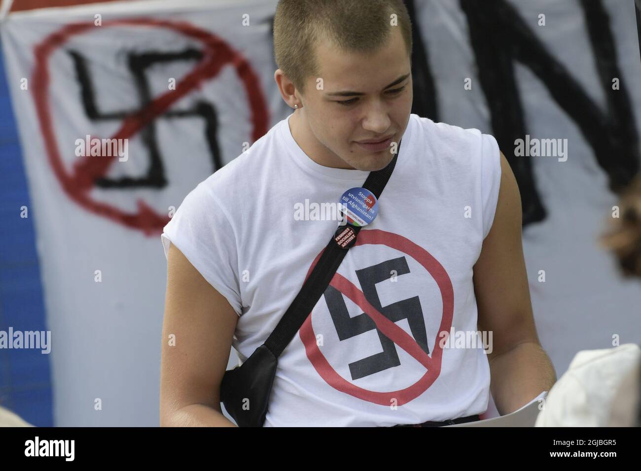 Ein junger Mann nimmt am 01. September 2018 an einer Kundgebung gegen nazismus und Raoul Wallenberg in Stockholm, Schweden, Teil. Foto Janerik Henriksson / TT / Code 10010 Stockfoto