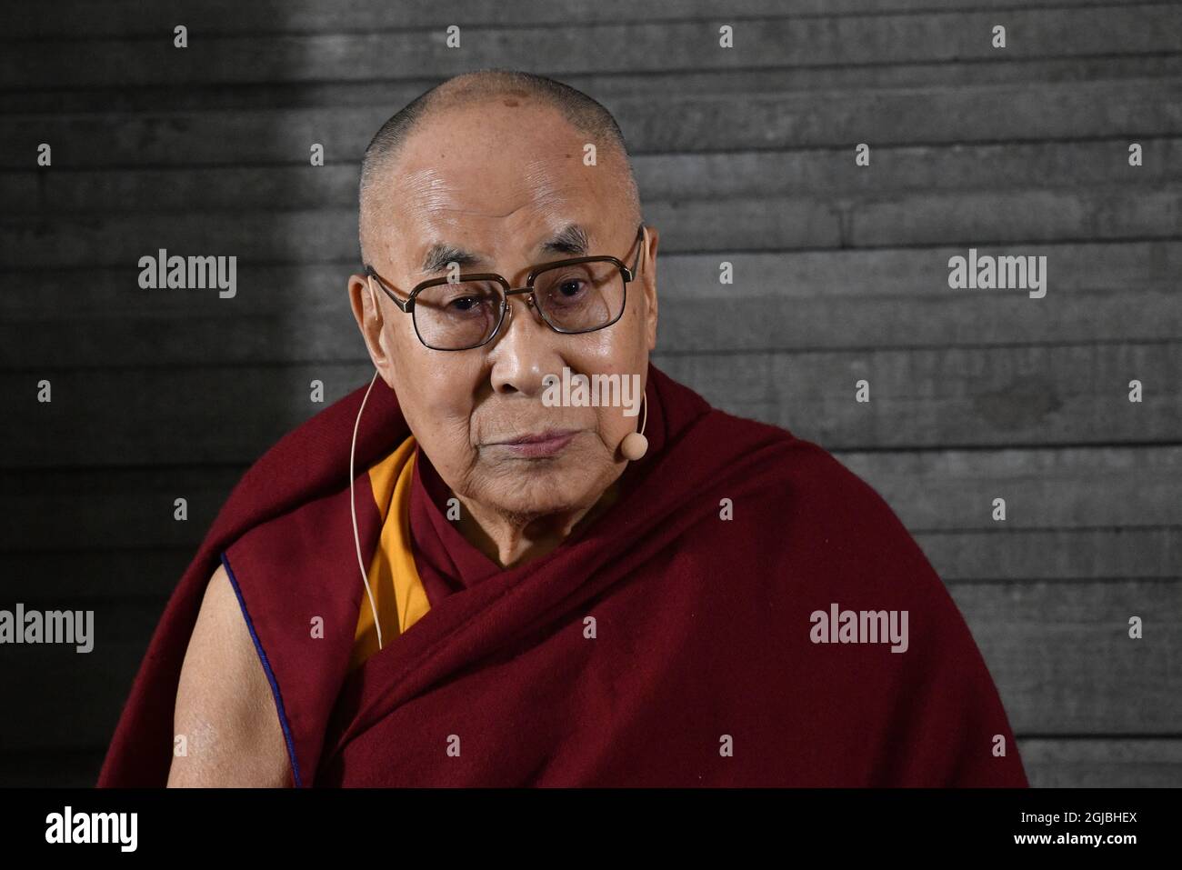 MALMÖ 2018-09-12 seine Heiligkeit der 14. Dalai Lama wird im September während einer Pressekonferenz in Malmö, Schweden, gesehen. 9, 2018. Dalai Lama ist in Schweden, um den Vortrag „die Kunst des Glücks und des Friedens“ zu halten. Foto: Johan Nilsson / TT / Kod 50090 Stockfoto