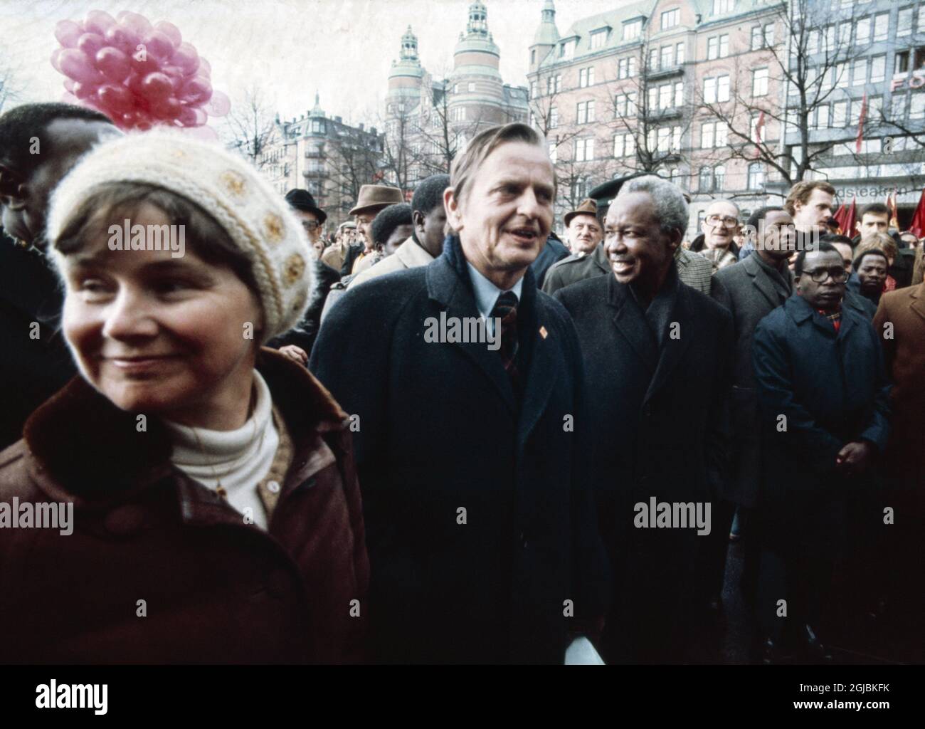 ARKIV STOCKHOLM 19760430. Olof Palme, Lisbet Palme och Tanzanias Präsident Julius Nyerere pa Norra Bantorget i Stockholm. Olof Palme ledde Sveriges socialdemokratiska arbetareparti 1969-1986 och var statsminister1969-1976 och 1982-1986. Foto: PEO Isander / SVT Bild / Kod: 5600 Sthlm nyheter O Stockfoto