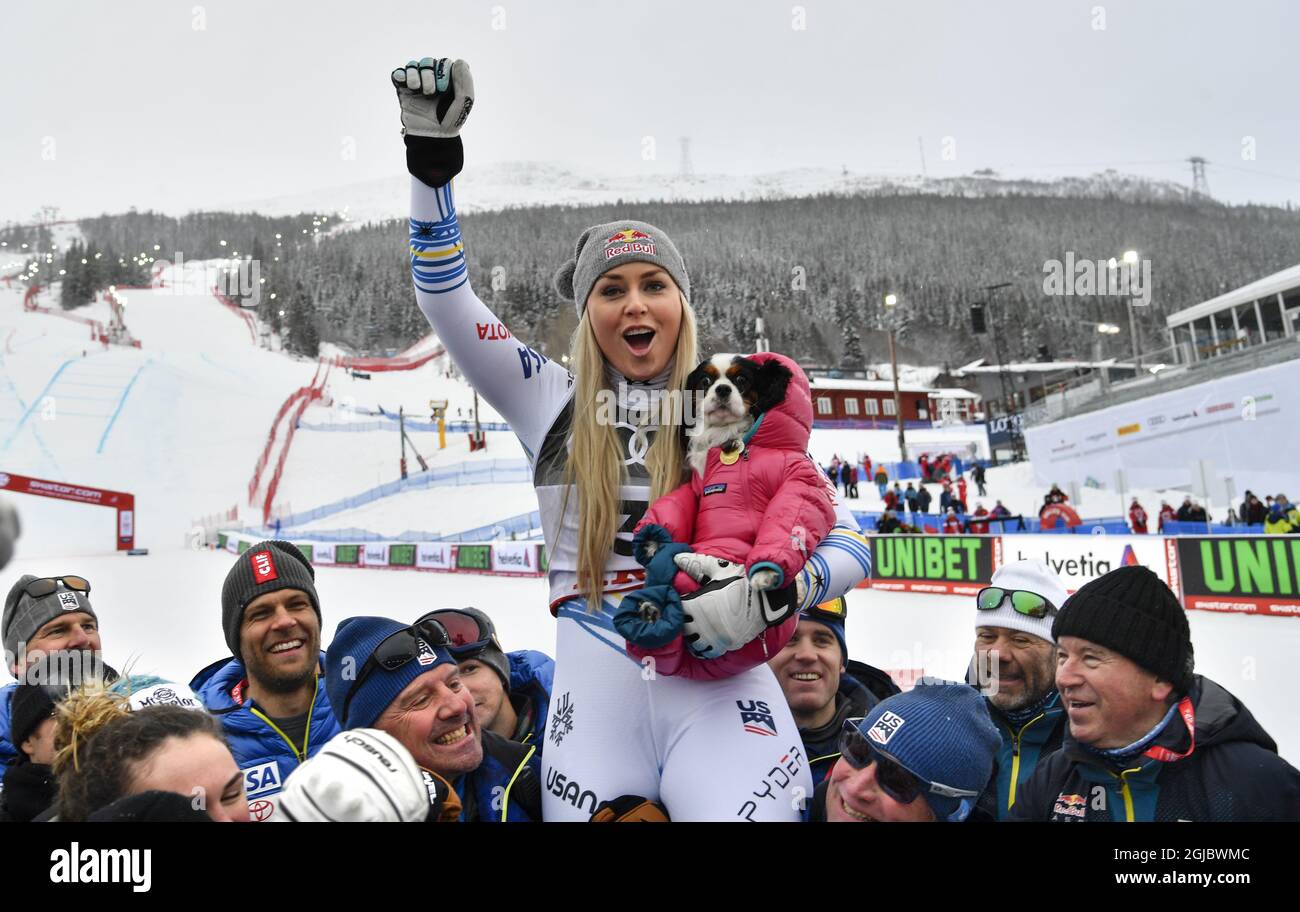 Lindsey Vonn und das US-Team nach ihrem letzten Rennen bei der Damen-Abfahrt bei den FIS Alpinen Ski Weltmeisterschaften in are, Schweden, 10. Februar 2019 Photo anders Wiklund / TT Code 10040 Stockfoto