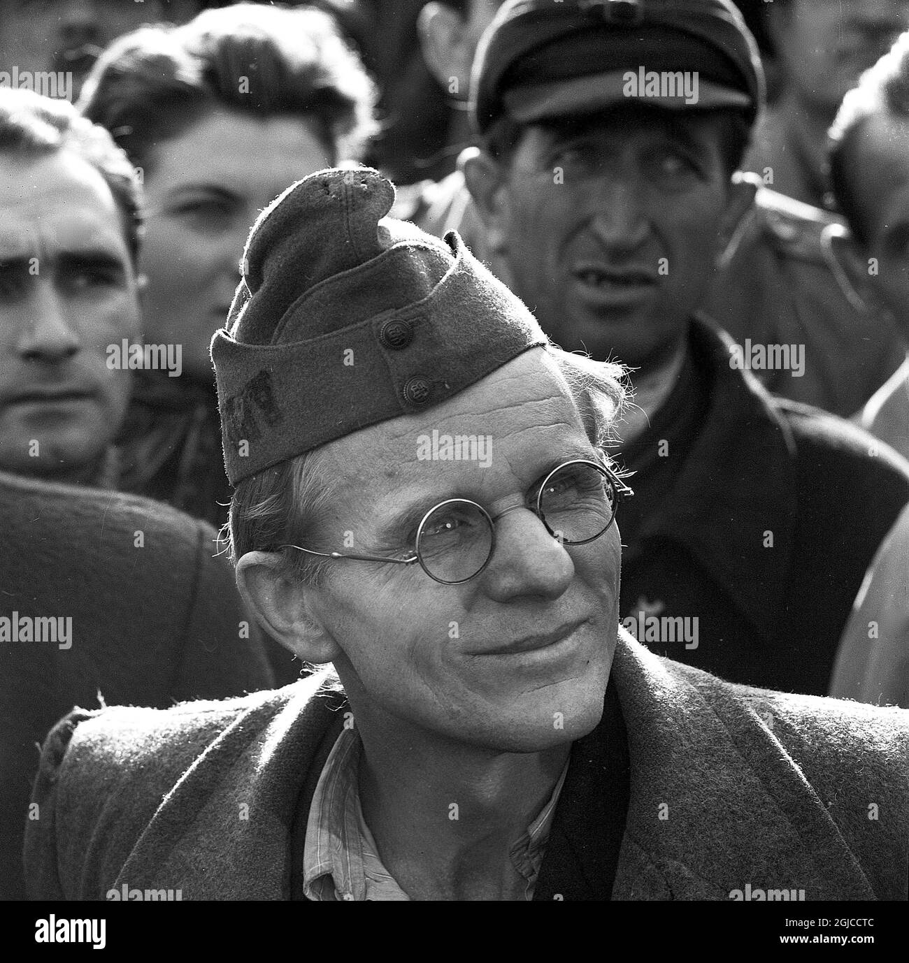 BUDAPEST 1956 während der landesweiten Revolution gegen die ungarische Volksrepublik und ihre von der Sowjetunion auferlegte Politik, die vom 23. Oktober bis zum 10. November 1956 andauert, wurde der ungarische Premierminister Imre Nagy aus einem Gefangenenlager entlassen. Foto: Anders Engman / Bonnierarkivet / TT / kod: 3010 Stockfoto