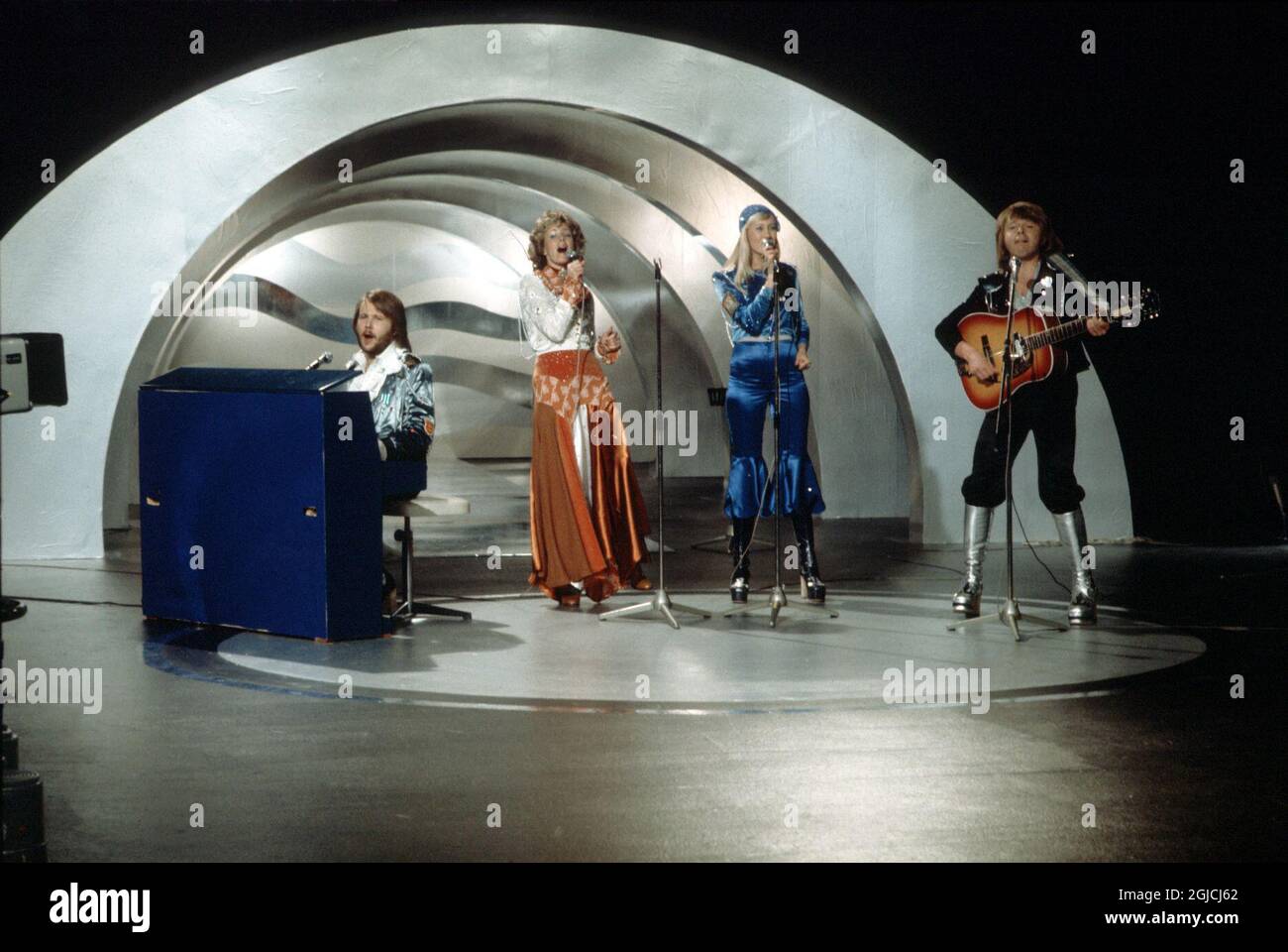 Das am 9. Februar 1974 in einem Studio in Stockholm aufgenommene Bild zeigt die schwedische Popgruppe Abba mit ihren Mitgliedern (L-R) Benny Andersson, Anni-Frid Lyngstad, Agnetha Faltskog und Bjorn Ulvaeus während der schwedischen Qualifikation für den Eurovision Song Contest in Brighton, Großbritannien. Schwedens legendäre Diskogruppe ABBA gab am 27. April 2018 bekannt, dass sie sich 35 Jahre nach ihrer letzten Single wieder zusammengeschlossen haben, um zwei neue Songs aufzunehmen. Das Quartett spaltete sich 1982 auf, nachdem es mehr als ein Jahrzehnt lang die Disco-Szene mit Hits wie 'Waterloo', 'Dancing Queen', 'Mamma Mia' und 'Super Trouper' dominiert hatte. Stockfoto