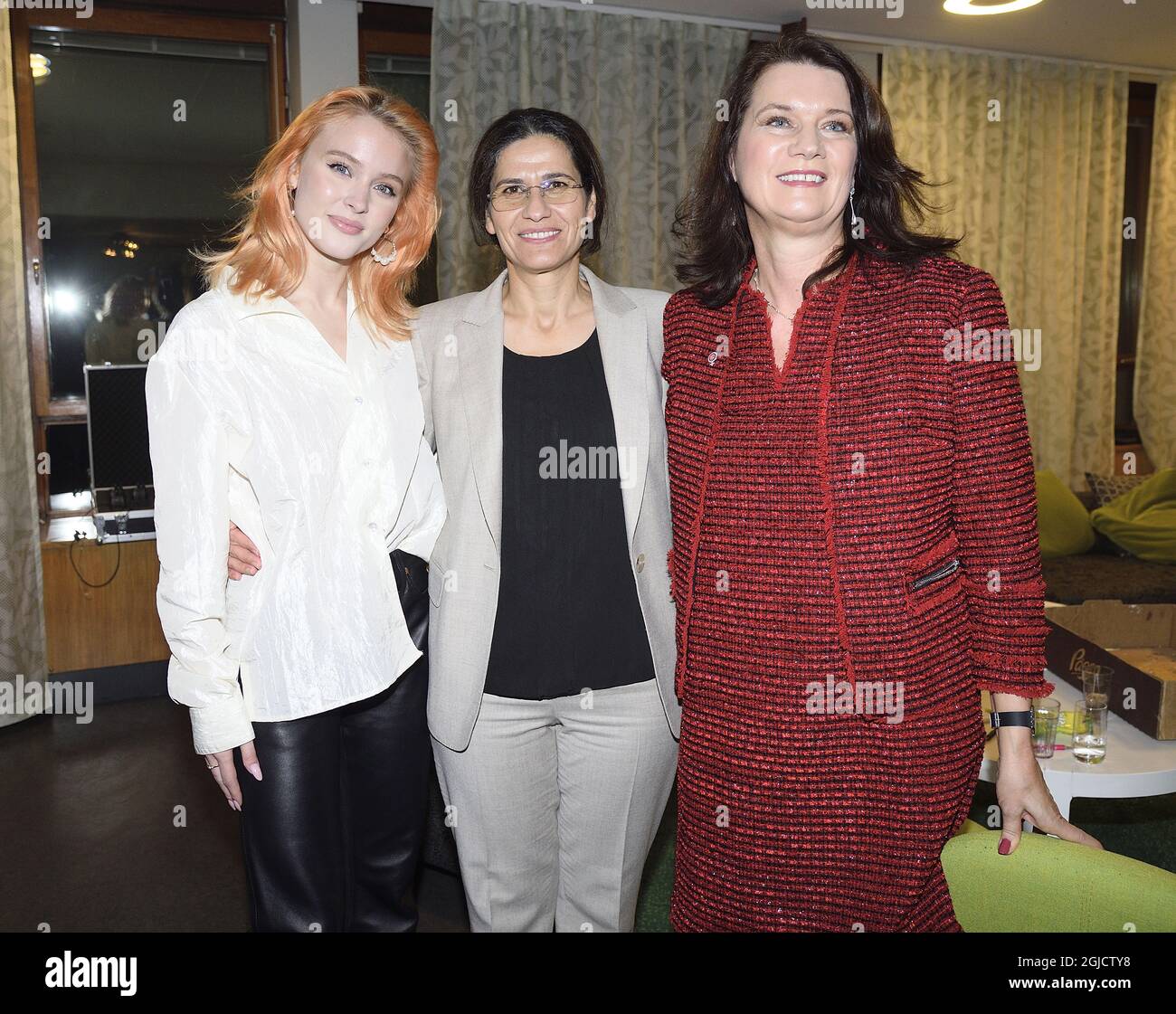 Zara Larsson , Ilham Ahmed, Ko-Vorsitzende des Exekutivkomitees des Demokratischen Rates Syriens und Schwedens Außenministerin Ann Linde Charity Gala Humanity for Change in Rojava, Stockholm City Conference Center, 2019-11-24 (c) Karin TÃ¶rnblom / TT Kod 2377 Stockfoto