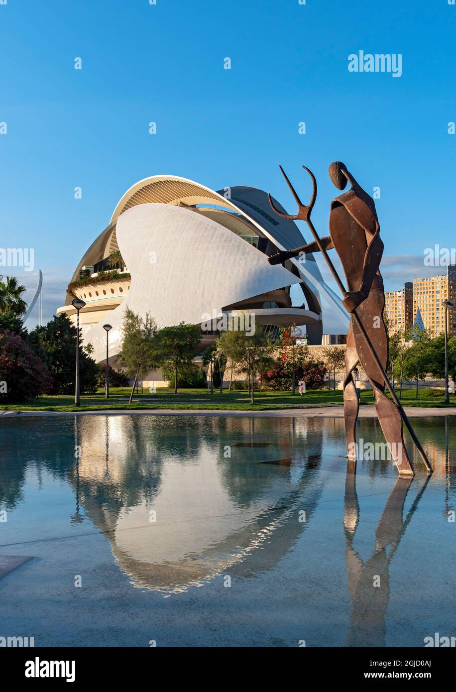 Neptun Skulptur und Palast der Künste, Stadt der Künste und Wissenschaften, Valencia, Spanien Stockfoto