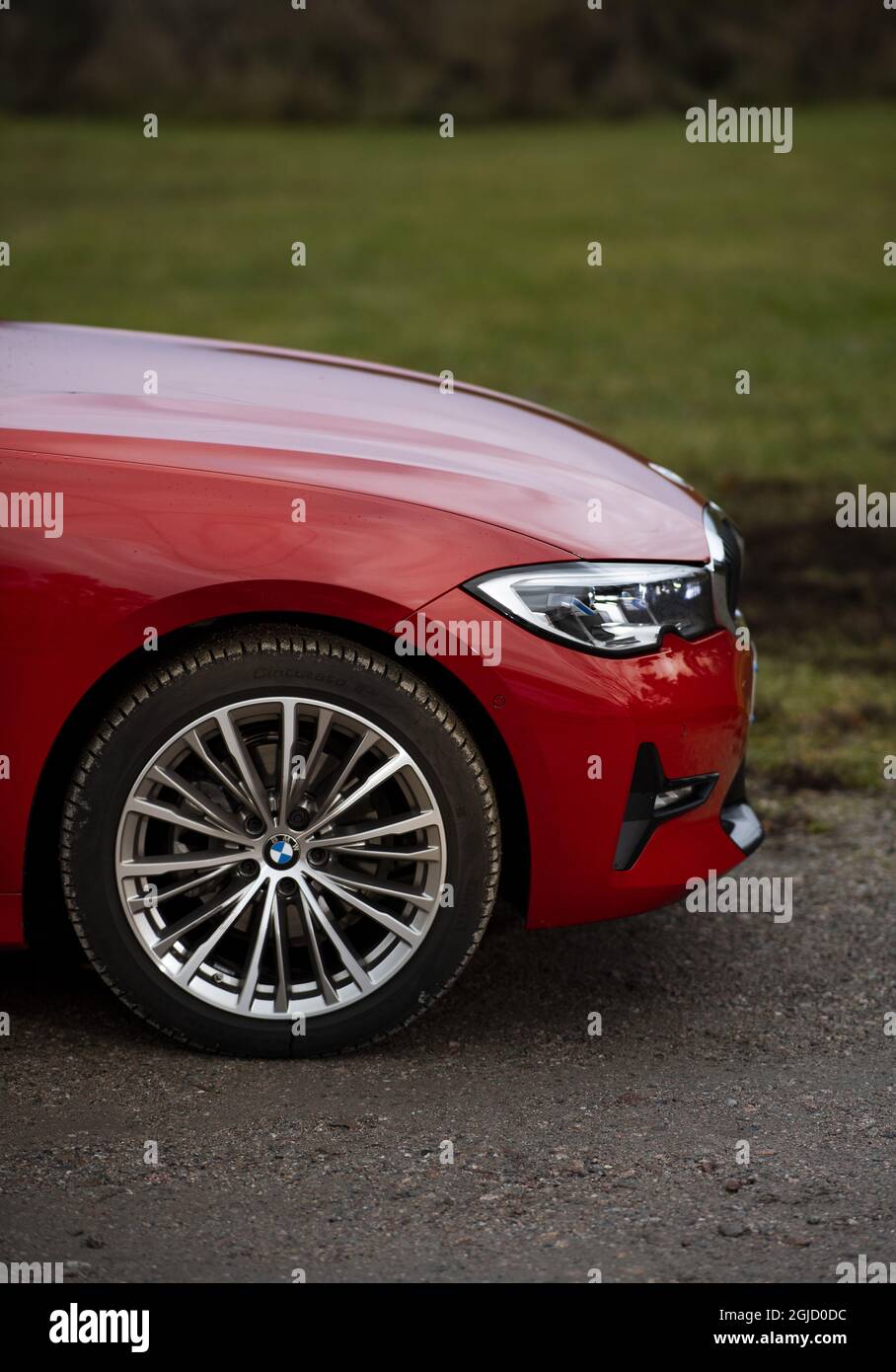 BMW 320d xDrive Touring Foto: Pontus Lundahl / TT / kod 10050 Straße,  Straße, Transport, Kommunikation, Fahrzeug, Scheinwerfer, Vorderlichter,  Räder, Reifen Stockfotografie - Alamy