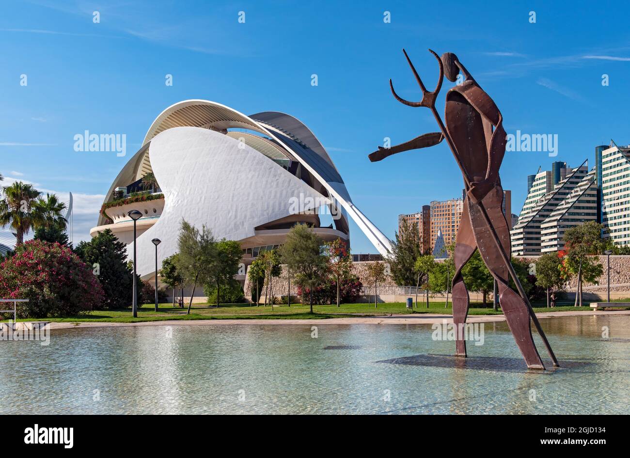Neptun Skulptur und Palast der Künste, Stadt der Künste und Wissenschaften, Valencia, Spanien Stockfoto