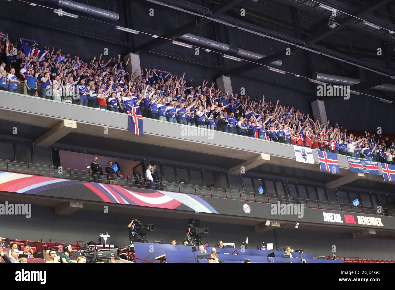 Die isländischen Fans feiern am Montag, den 13. Januar 2020, den Sieg ihrer Mannschaft bei der Handball-Europameisterschaft der Männer, der Vorrunde Gruppe E, bei der das Spiel zwischen Island und Russland in der Malmo Arena in Schweden ausgetragen wird. Foto Andreas Hillergren / TT-Code 10600 Stockfoto