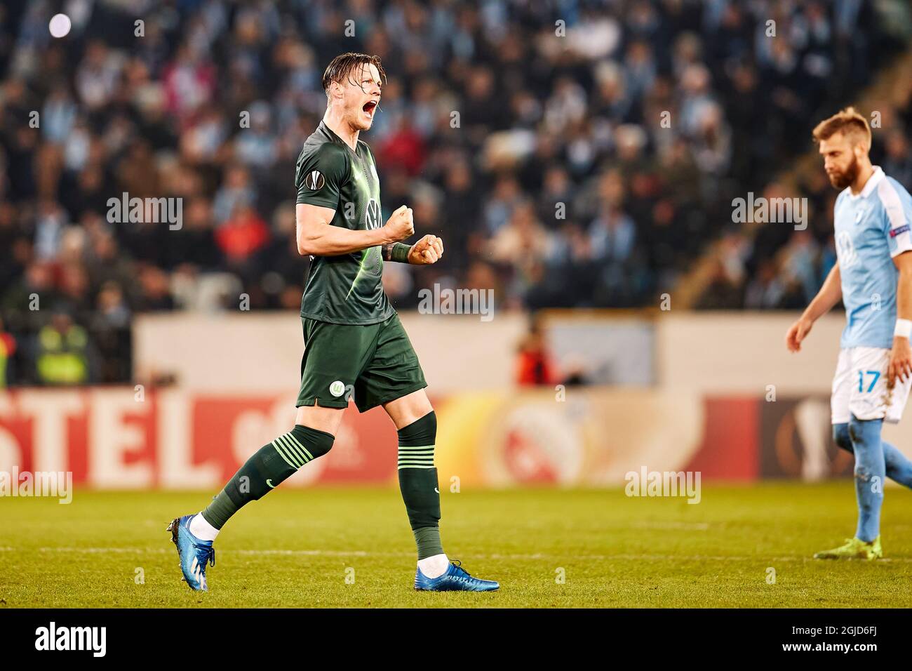 MALMO 20200227 Wolfsburgs Wout Weghorts feiert nach einem Tor im Europa-League-Lauf von 32, 2. Etappe zwischen Malmo FF und Wolfsburg im Malmo New Stadion. Foto anders Bjuro / TT kod 10600 Stockfoto