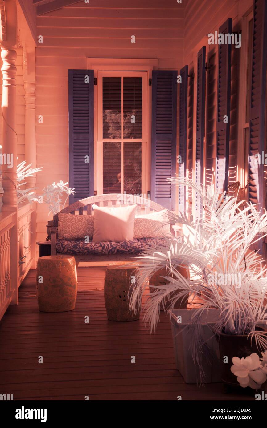 USA, Florida, Key West. Veranda des alten südlichen Hauses Stockfoto