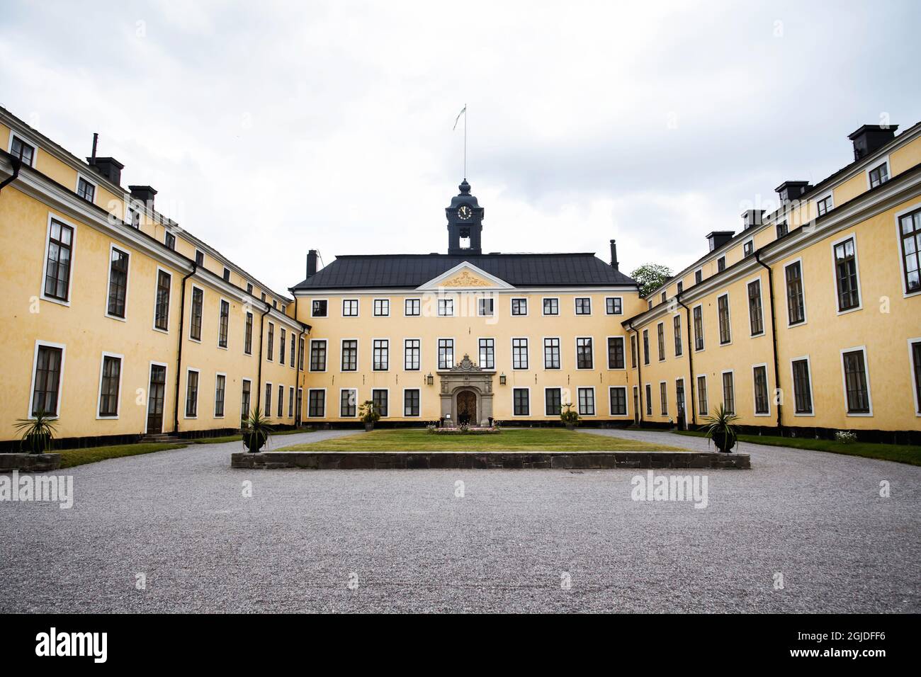 Ulriksdal Palace (schwedisch: Ulriksdals Slott) ist ein königlicher Palast am Ufer von Edsviken im Königlichen National City Park in der Gemeinde Solna, 6 km nördlich von Stockholm. Erbaut von dem Architekten Hans Jacob Kristler in den Jahren 1643–1645. Das heutige Design stammt hauptsächlich vom Architekten Nicodemus Tessin d. Ä. Und stammt aus dem späten 17. Jahrhundert. Foto: Erik Simander / TT / Code 11720 Stockfoto