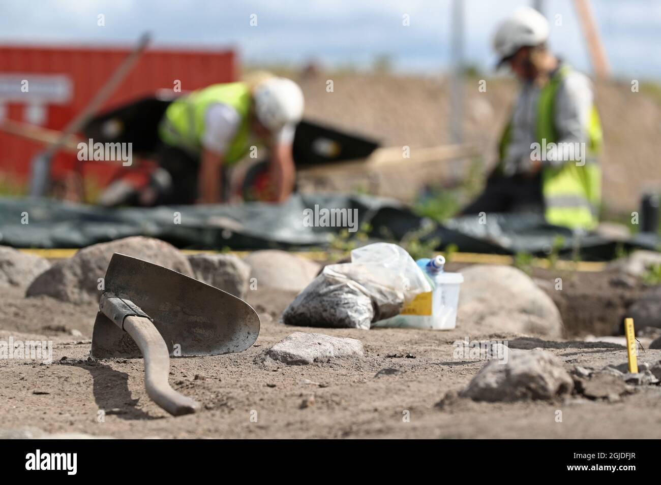 Bei Stroja in Norrkoping wurden einzigartige archäologische Funde gefunden, die während der Untersuchung des kulturellen Umfelds des Landes in der Gegend gefunden wurden. Eine arabische Münze. Foto Jeppe Gustafsson / TT / Code 71935 Stockfoto