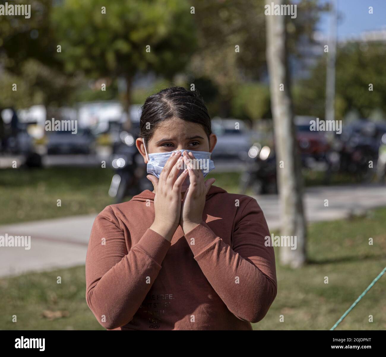 27 Menschen starben und mehr als 800 wurden verletzt, als am 30. Oktober 2020 ein starkes Erdbeben die Westküste der Türkei und Teile Griechenlands traf. In Izmir sind viele Gebäude eingestürzt und viele sind obdachlos geworden. Ein riesiges Zeltlager bietet alles von Lebensmitteln über medizinische Versorgung bis hin zu Bedürftigen nach der Katastrophe. Die Hotels stellen Zimmer kostenlos zur Verfügung.68 / 5000 Ã–versÃ¤ttningsresultat Kayra Korkmaz, 11, ist nach dem Erdbeben immer noch erschüttert. Foto: Magnus Wennman / Aftonbladet / TT-Code 2512 Stockfoto