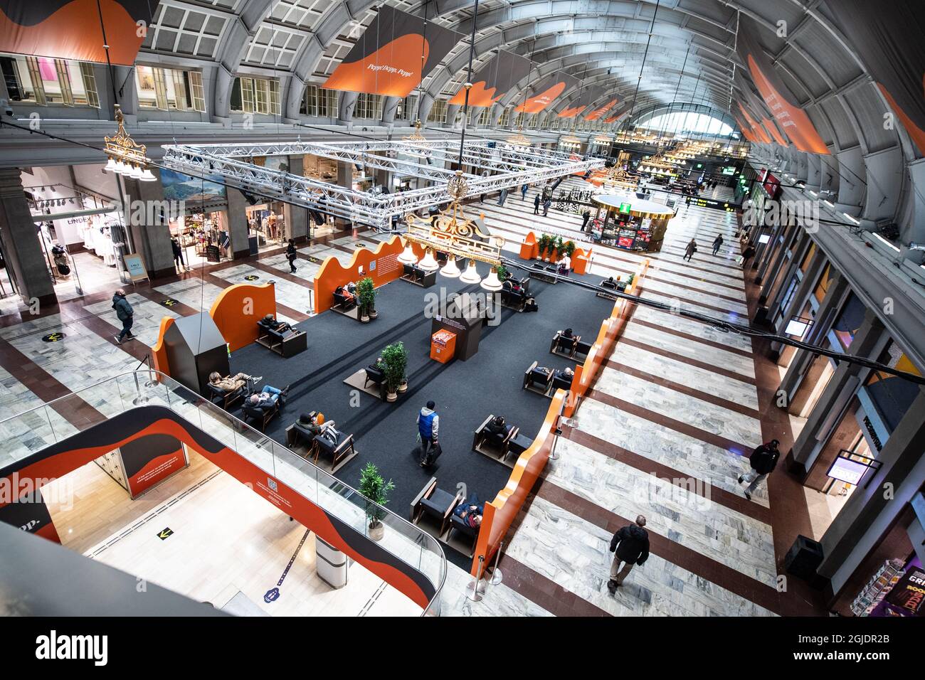 Stockholm Hauptbahnhof 09. November 2020. Die schwedische Gesundheitsbehörde hat unter anderem für die Region Stockholm strengere Empfehlungen beschlossen, um die Ausbreitung des Covid-19-Coronavirus SARS CoV-2 zu verlangsamen. Die strengeren Beschränkungen sind seit Oktober 29 in Kraft, zunächst bis November 19. Foto: Amir Nabizadeh / TT kod 12040 Stockfoto