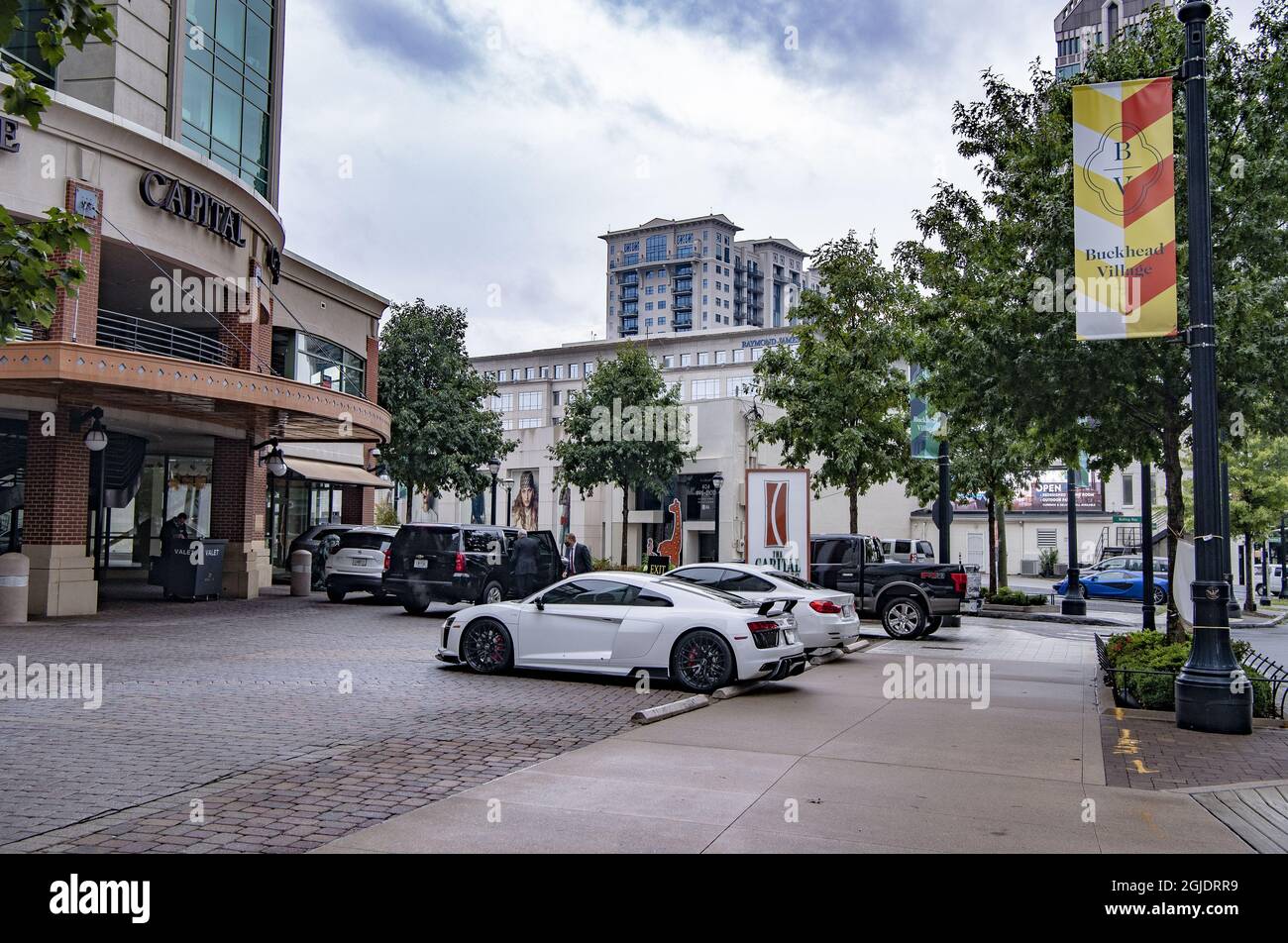 Peachtree Road im exklusiven Buckhead-Viertel in Atlanta mit seinen Designerläden und Luxusautos. Atlanta in Georgia ist die Hauptstadt der Einkommensungleichheit in den USA. Die soziale Klassenspaltung in der Stadt ist größer als irgendwo anders im Land und die Armutsquote beträgt fast jeder vierte. Die Lebenserwartung in Buckhead ist 20 Jahre länger als in English Avenue. Foto: Peter Wixtrom / Aftonbladet / TT-Code 2512 Stockfoto