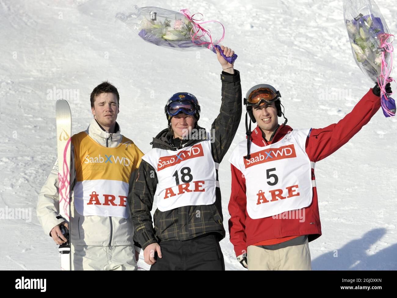 Podium von links, Dale Begg-Smith, Australien Zweiter Platz, Dimitriy Reiherd, Kasachstan, Erster Platz und Vincent Marquis, Kanada, dritter Platz nach dem Freestyle Skiing Men's Dual Moguls Final in Are, Schweden. Stockfoto