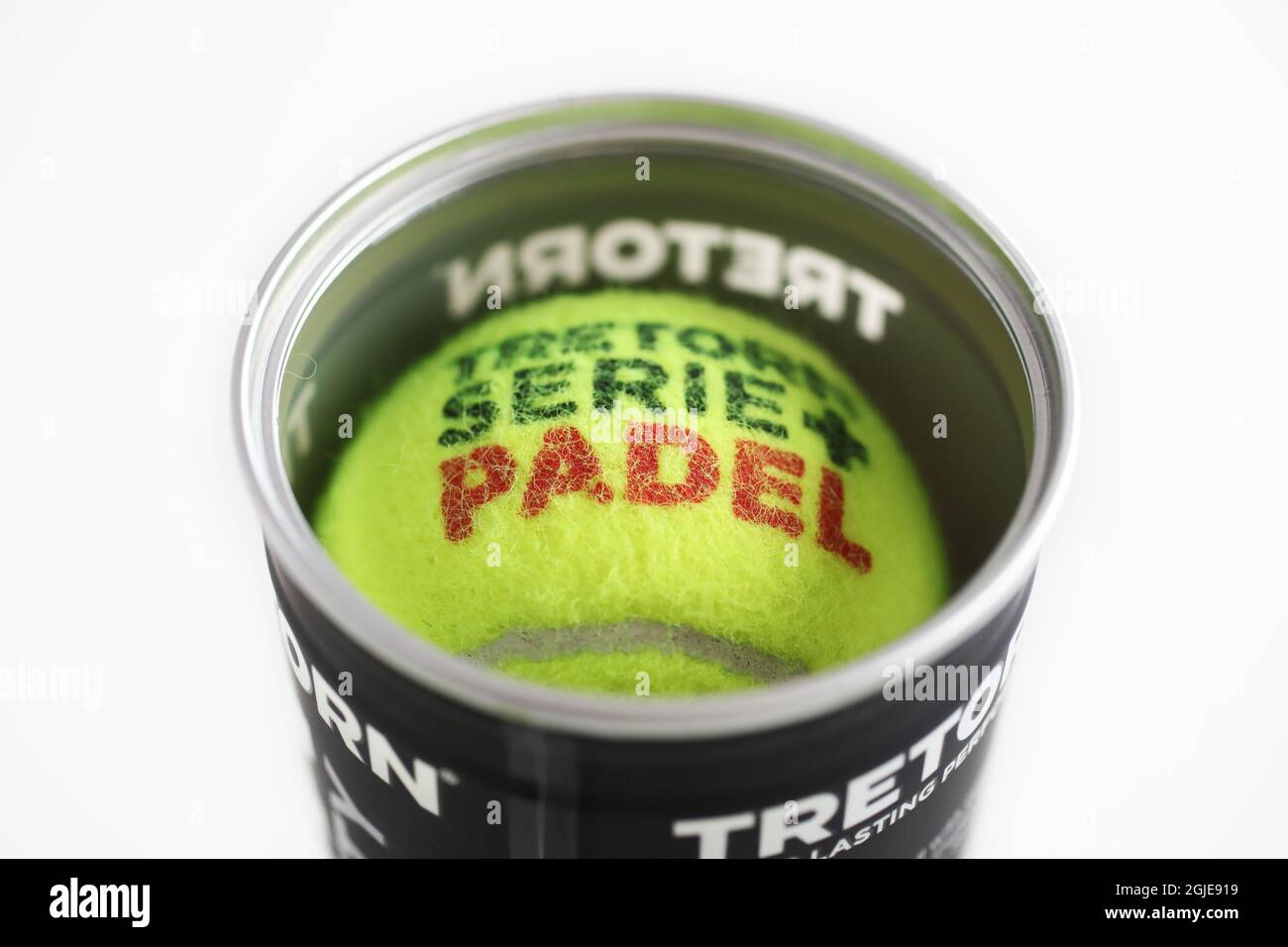 Padel ist ein Schlägersport, der die Elemente Tennis, Squash und Badminton kombiniert. Padel ist der am schnellsten wachsende Sport der Welt. Foto Jeppe Gustafsson / TT / Code 71935 Stockfoto