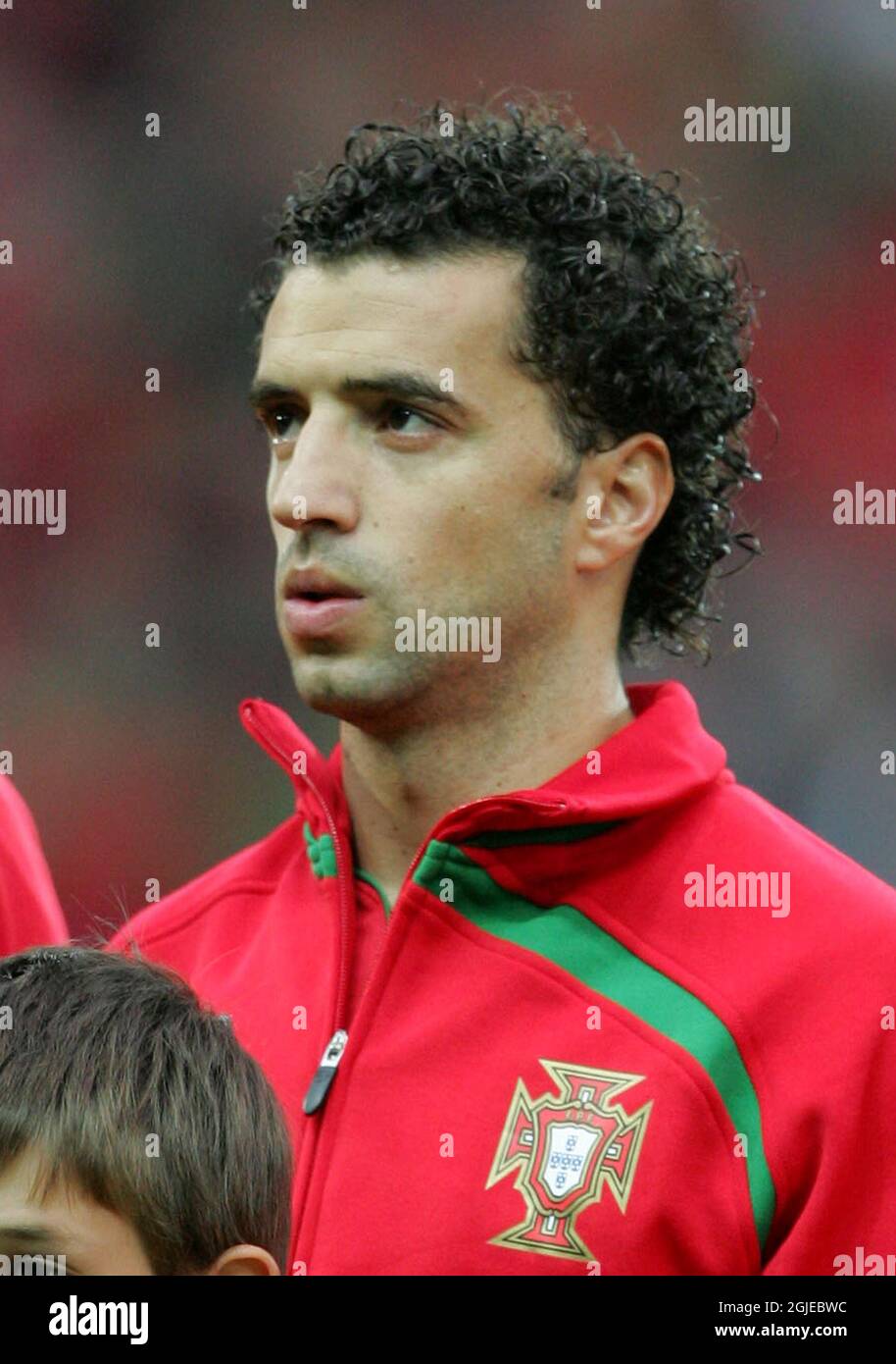 Portugals Simao während der Gruppe Ein Spiel zwischen Portugal und der Türkei in Genf, Schweiz, bei der Fußball-Europameisterschaft 2008 Stockfoto