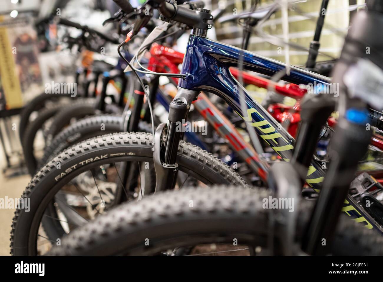 Mountainbikes zum Verkauf in einem Fahrradladen. Foto: Stina Stjernkvist / TT Code 11610 Stockfoto