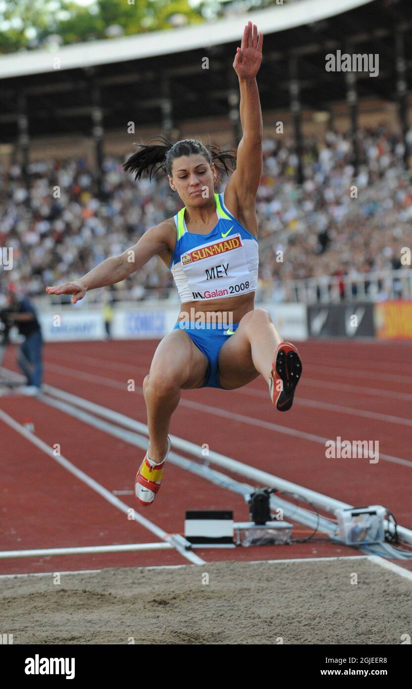 Karen Mey aus der Türkei beim Weitsprung der Frauen bei der Leichtathletik DN Galan im Stockholmer Olympiastadion. Stockfoto