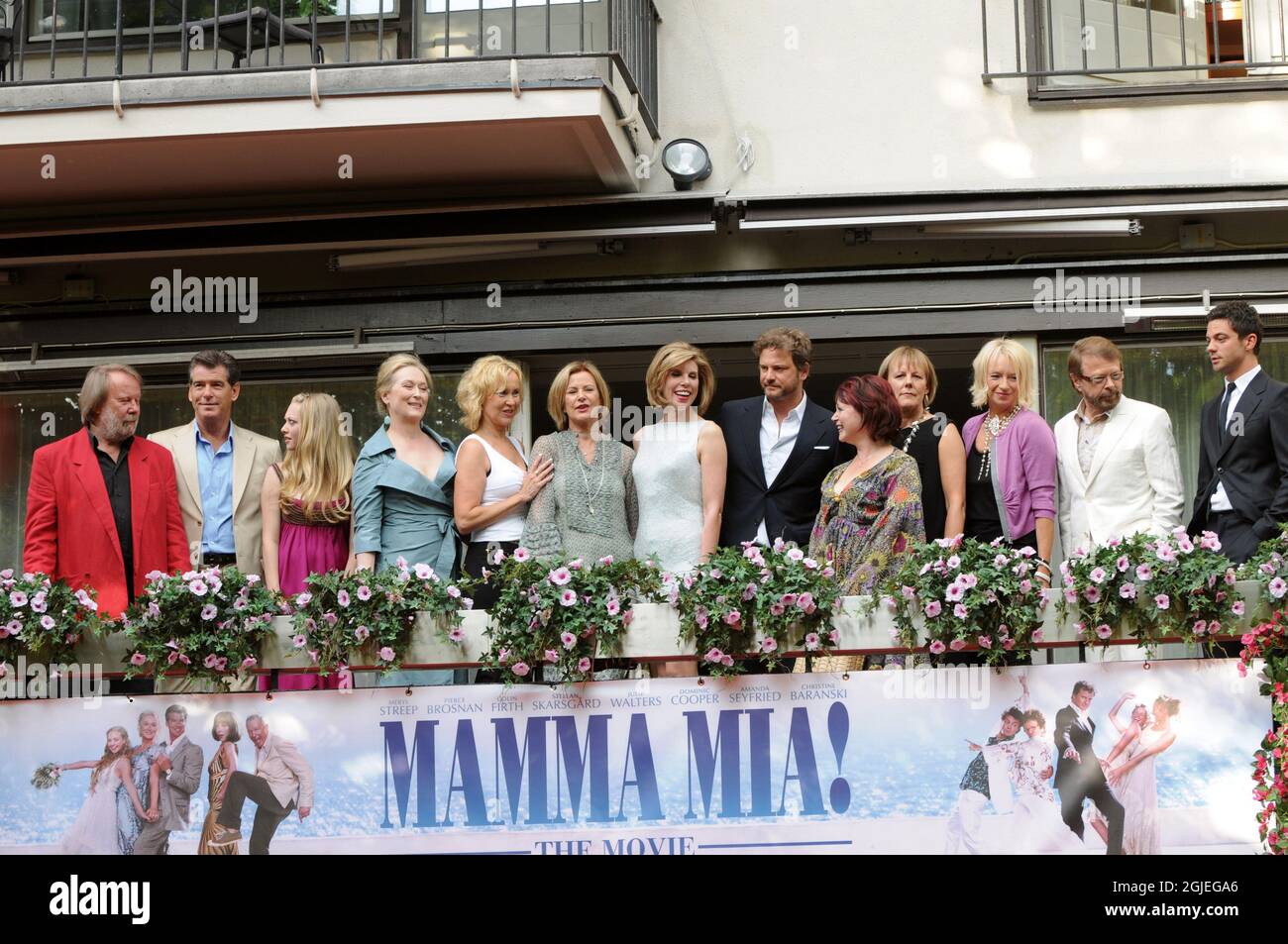 Benny Andersson, Pierce Brosnan, Amanda Seyfried, Meryl Streep, Agnetha Faltskog, Annifrid Reuss, Christine Baranski, Colin Firth, Catherine Johnson, Phyllida Lloyd, Judy Craymer und Dominic Cooper bei der Premiere von „Mamma Mia!“ Stockfoto