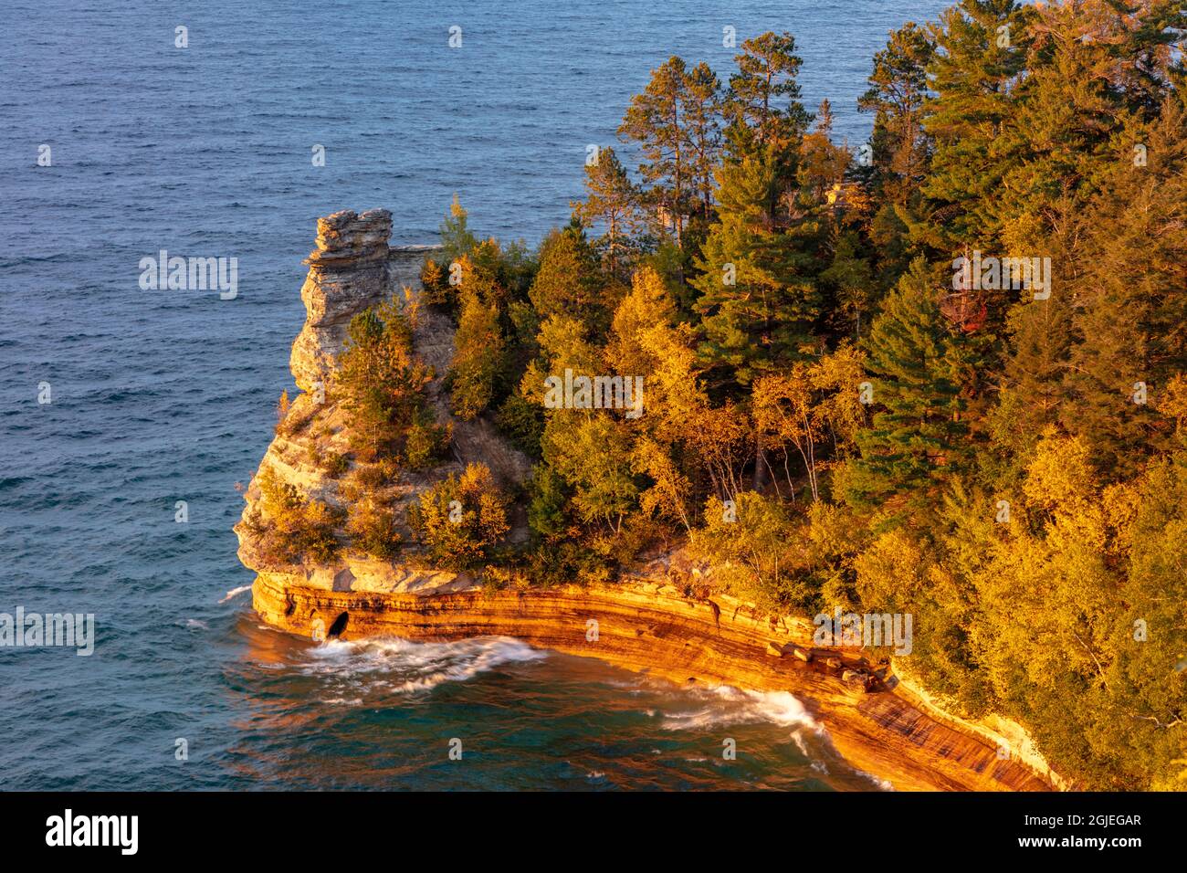 Tage letztes Licht auf Miners Castle im Pictured Rocks National Lakeshore, Michigan, USA Stockfoto