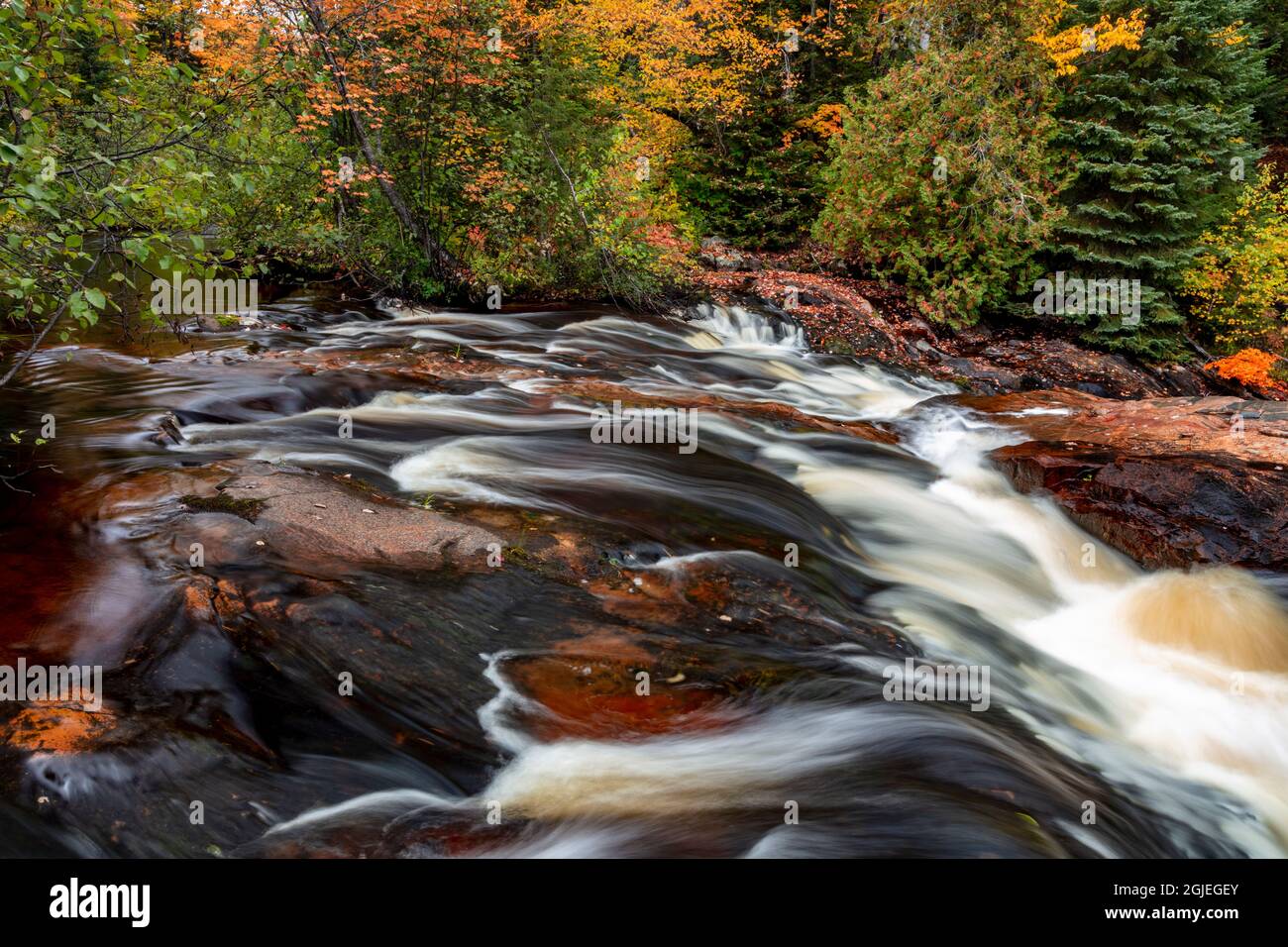 Yellow Dog Falls im Herbst in der Nähe von Marquette, Michigan, USA Stockfoto