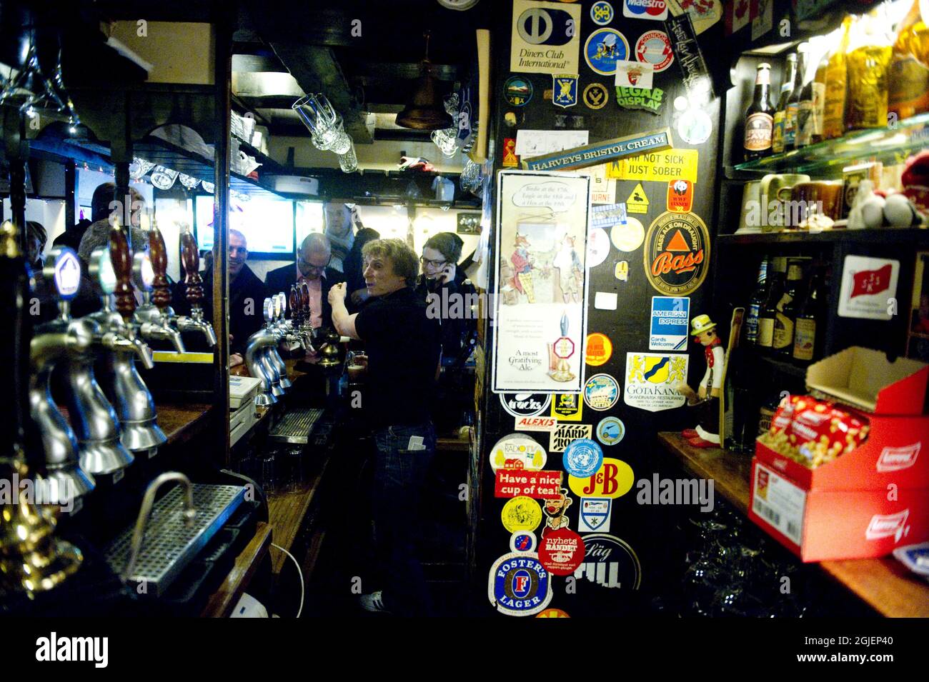 The Tudor Arms in der Grevgatan Street in Stockholm, Schweden. Der 40 Jahre alte Pub wurde von The Daily Telegraph und British Airways zum besten britischen Pub außerhalb Großbritanniens gewählt. Stockfoto