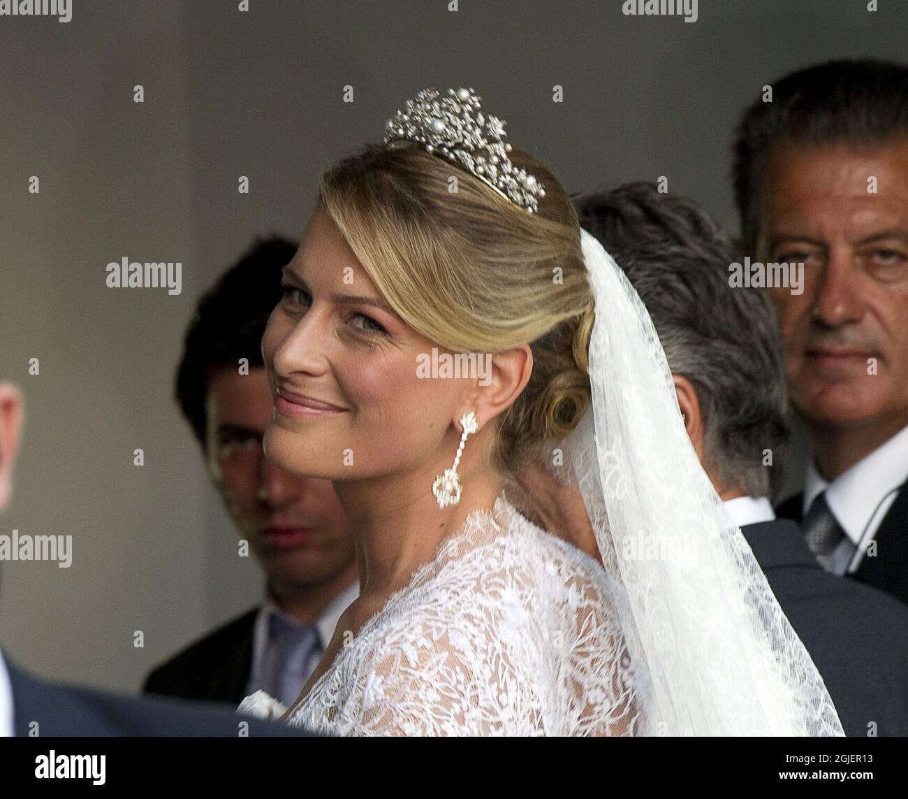 Tatiana Blatnik kommt zur Hochzeit mit Prinz Nicolas, dem zweiten Sohn des ehemaligen griechischen Königs Konstantin auf der Insel Spetses, in die Kirche. Stockfoto
