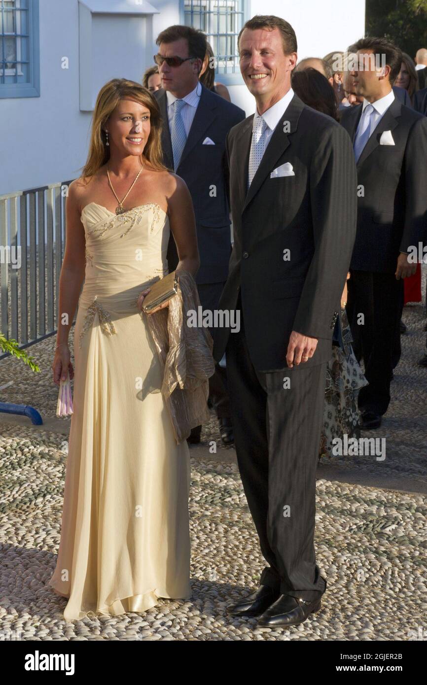 Prinzessin Marie und Prinz Joachim kommen zur Hochzeit von Prinz Nikolaos und Tatiana Blatnik in der Kirche St. Nikolaus in Spetses, Griechenland. Stockfoto