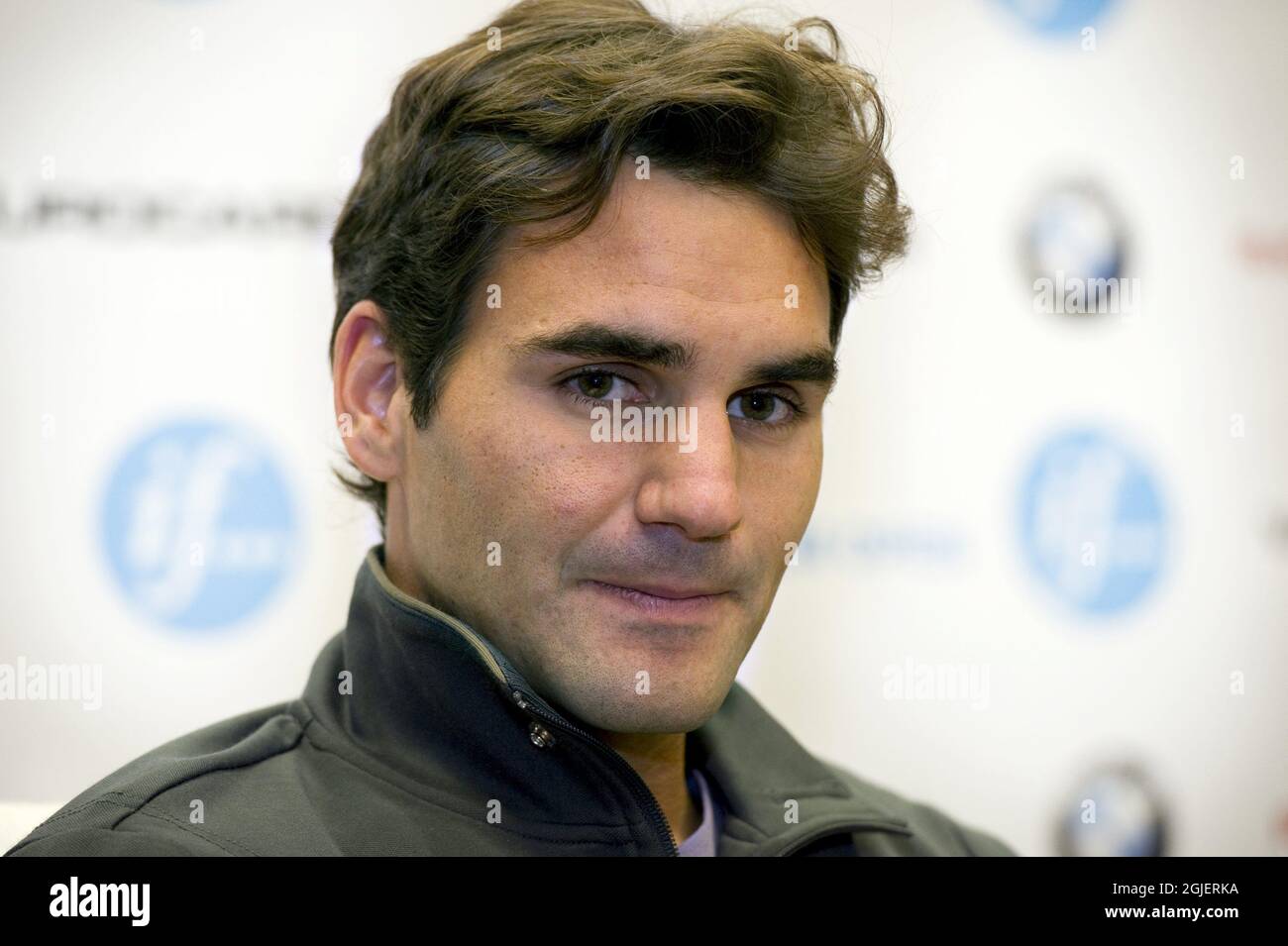 Roger Federer wird bei einem Pressegespräch in Stockholm, Schweden, gesehen. Federer ist in Schweden, um das Stockholm Open Turnier ab dieser Woche zu spielen. Stockfoto