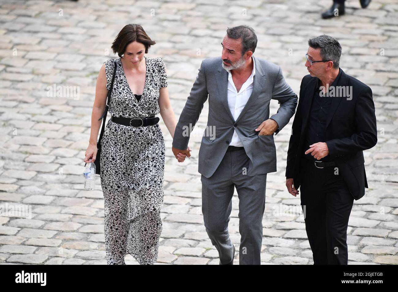 Paris, Frankreich. September 2021. Jean Dujardin, Nathalie Pechalat nach Jean-Paul Belmondo's nationaler Hommage im Hotel des Invalides in Paris, Frankreich am 9. September 2021. Der berühmte französische Schauspieler Jean-Paul Belmondo ist am Montag, den 6. September, um 88 Uhr tot. Foto von David Niviere/ABACAPRESS.COM Quelle: Abaca Press/Alamy Live News Stockfoto