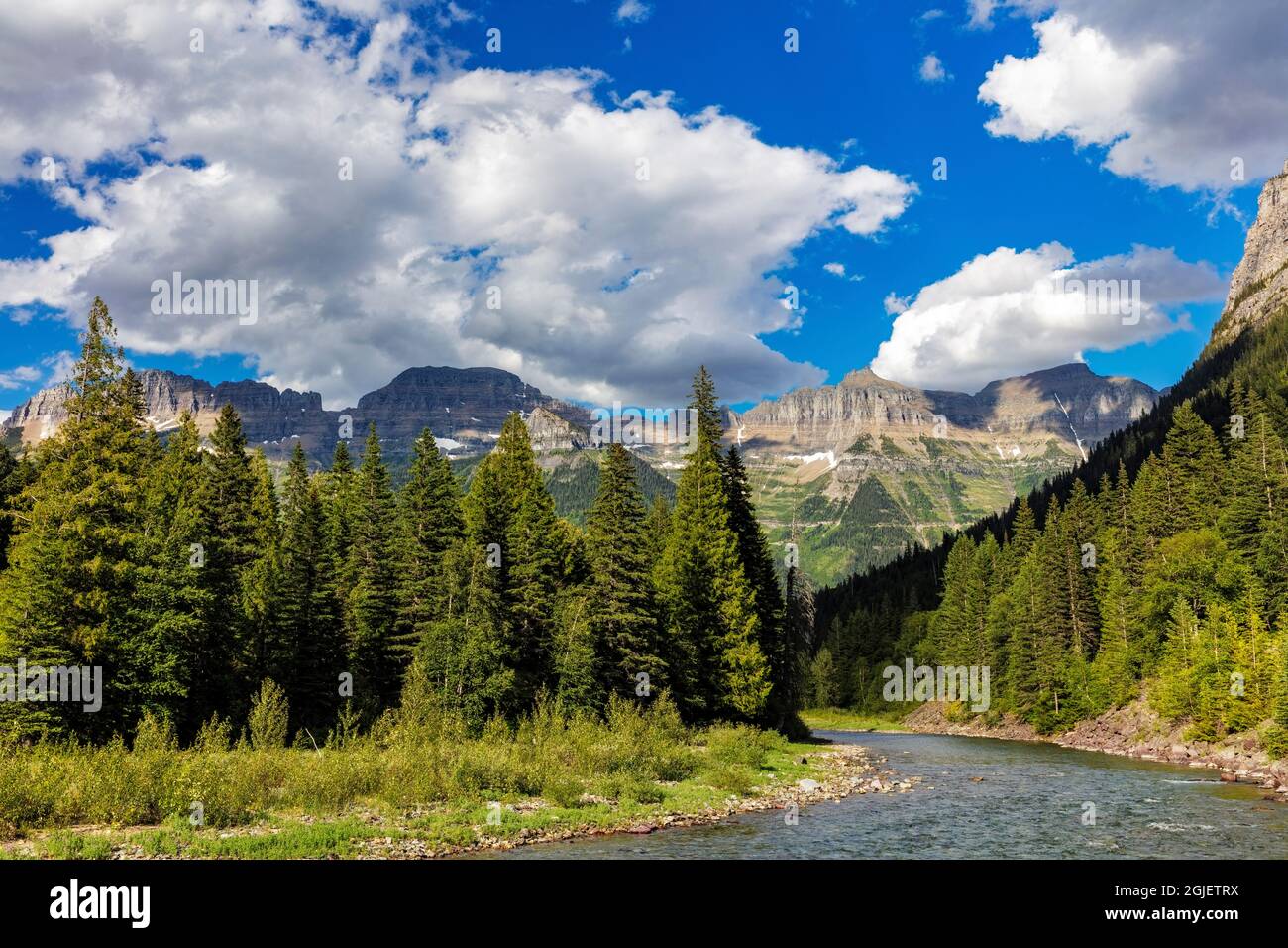 McDonald Creek mit Gartenmauer im Glacier National Park, Montana, USA. Stockfoto