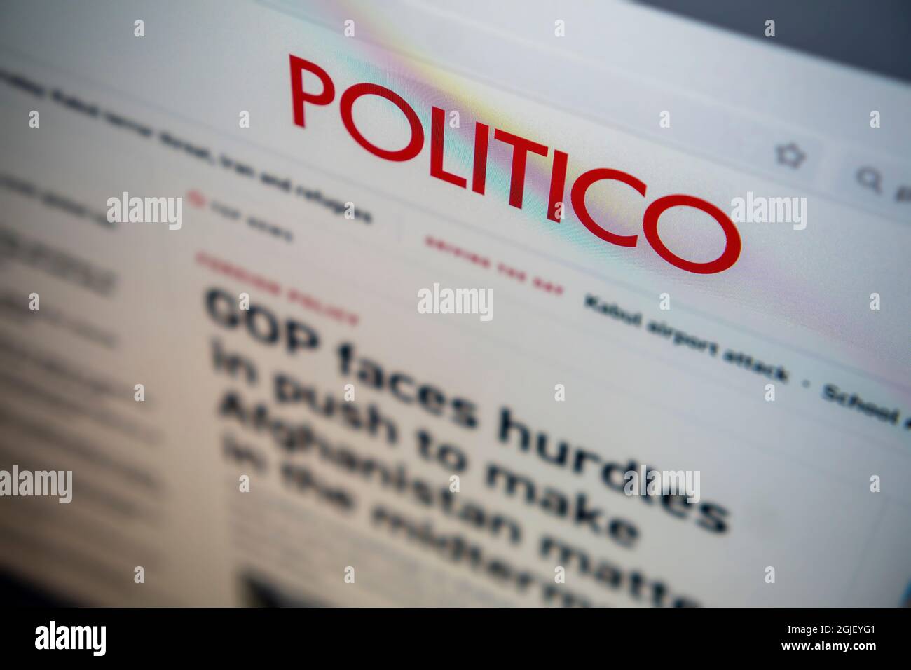 Die digitale Medienseite Politico wird am Donnerstag, den 26. August 2021, auf einem Computer in New York gesehen. Politico soll an den deutschen Verlagsgiganten Axel Springer in einem rund 1 Milliarde Milliarden-Milliarden-Deal verkauft werden. (© Richard B. Levine) Stockfoto