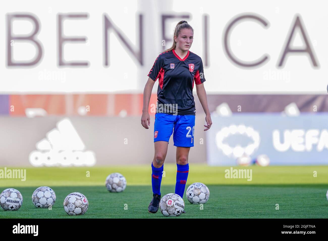 LISSABON, PORTUGAL - 9. SEPTEMBER: Wieke Kaptein vom FC Twente während des zweiten Qualifikationsrunden-Spiels der UEFA Women's Champions League 2021/2022 zwischen SL Benfica und FC Twente am 9. September 2021 auf dem Futebol Campus Seixal in Lissabon, Portugal (Foto: Andre Weening/Orange Picles) Stockfoto