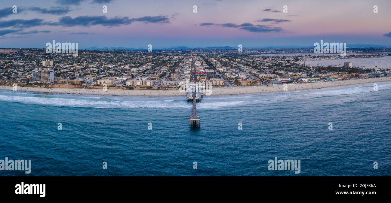 Panorama Crystal Pier Pacific Beach San Diego Sonnenaufgangsantenne Stockfoto
