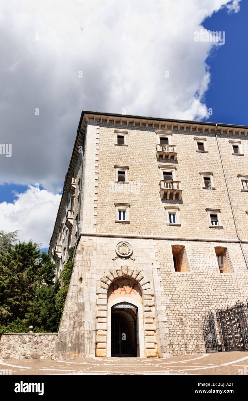 Montecassino-Italien-August 29 -2021 Eingang des Klosters nach dem Krieg wieder aufgebaut Stockfoto