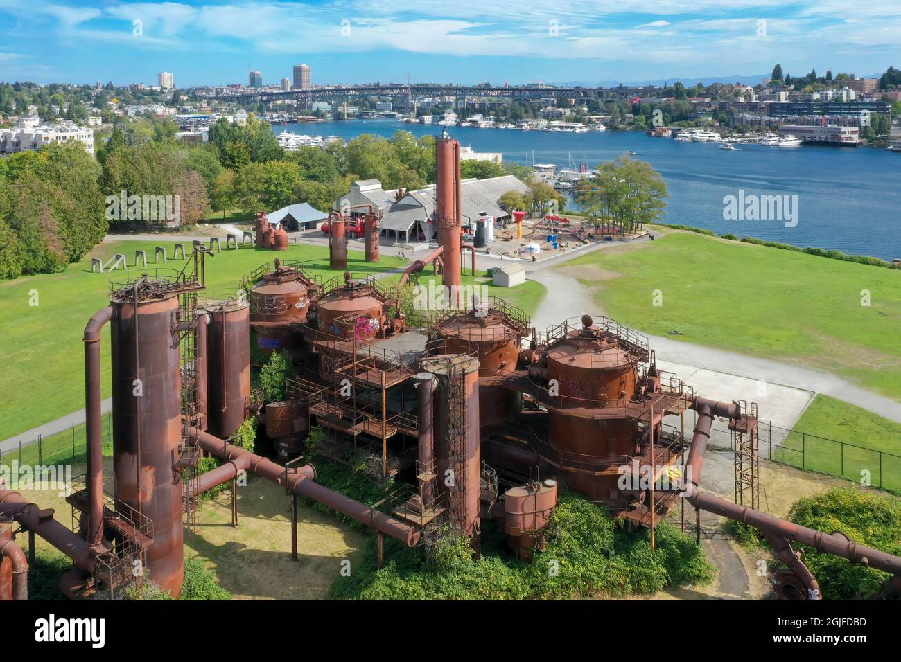 USA, Washington State, Seattle, verrostete Gastanks im Gas Works Park und Lake Union. Stockfoto