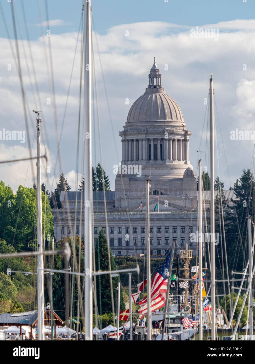 USA, Washington State, Olympia, State Capitol, von der West Bay Marina aus gesehen Stockfoto