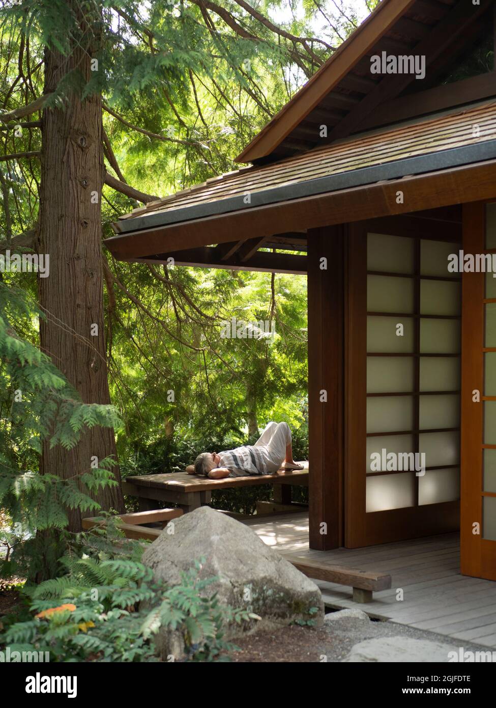 USA, Washington State, Bellevue, Tateuchi Pavilion (traditionelle japanische Architektur) im Botanischen Garten Bellevue Stockfoto