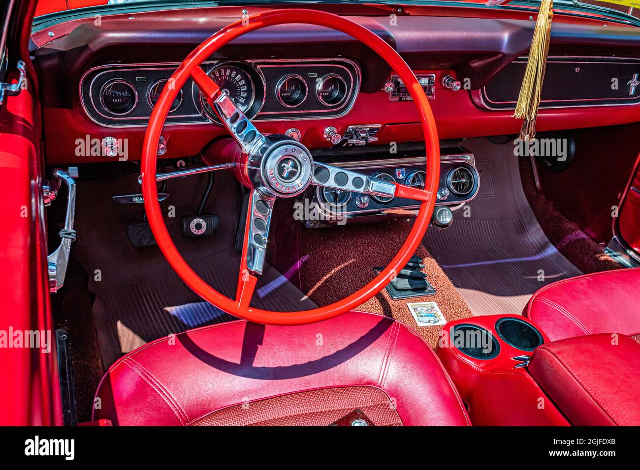 Virginia City, NV - 30. Juli 2021: 1966 Ford Mustang auf einer lokalen Automhow. Stockfoto