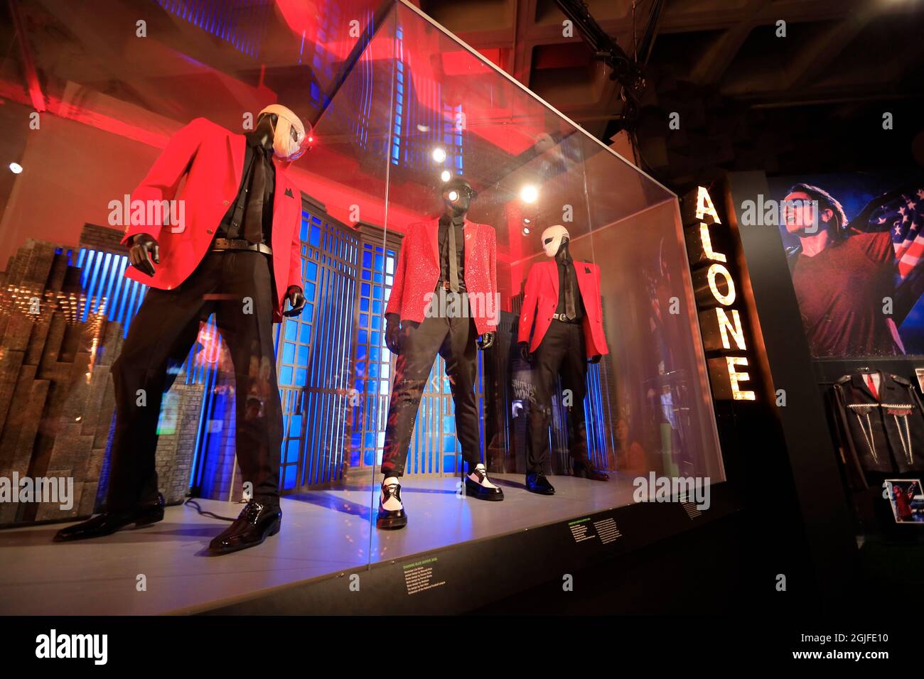 Die Weeknd Super Bowl LV Bühne Bühnenstücke,2021 Display in Rock and Roll Hall of Fame.Cleveland.Ohio.USA Stockfoto