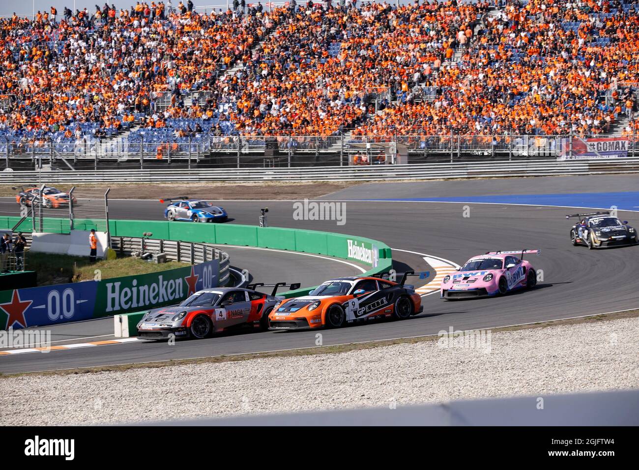 Zandvoort, Niederlande. September 2021. # 4 Tio Ellinas (CY, Lechner Racing Middle East), # 9 Lucas Groeneveld (NL, GP Elite), Porsche Mobil 1 Supercup am 5. September 2021 auf dem Circuit Zandvoort in Zandvoort, Niederlande. (Foto von HOCH ZWEI) Quelle: dpa/Alamy Live News Stockfoto