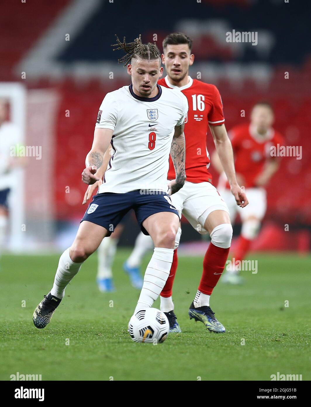Kalvin Phillips aus England und Jakub Moder aus Polen während des Fußballspiels zwischen England und Polen Stockfoto