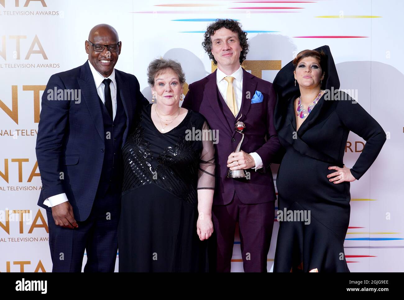 Shaun Wallace, Anne Hegerty, Darragh Ennis und Jenny Ryan im Presseraum, nachdem sie den Quiz Show Award für Beat the Chaser bei den National Television Awards 2021 in der O2 Arena, London, gewonnen hatten. Bilddatum: Donnerstag, 9. September 2021. Stockfoto