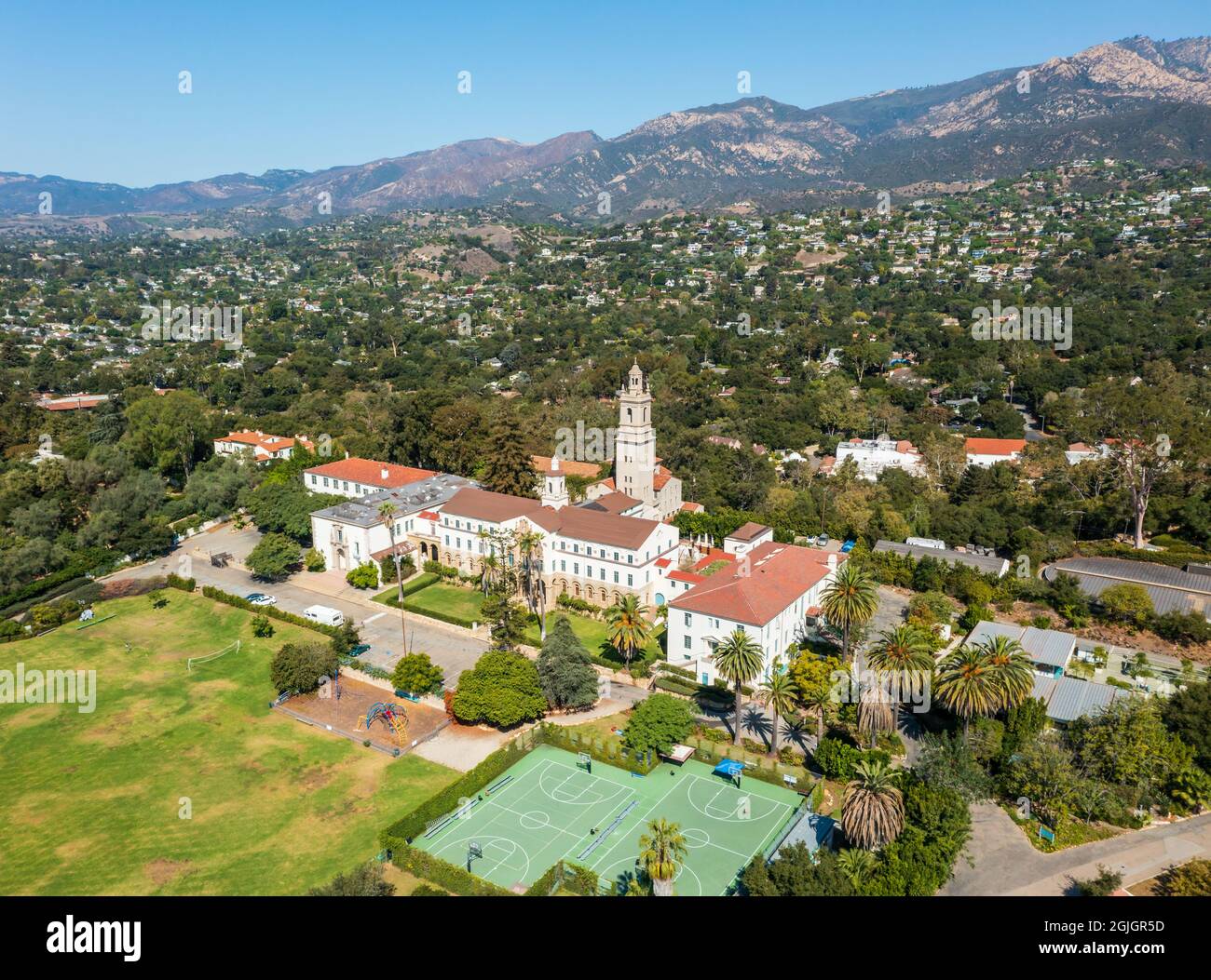 Old Mission, Santa Barbara. Lebendiges Drohnenfoto. Stockfoto