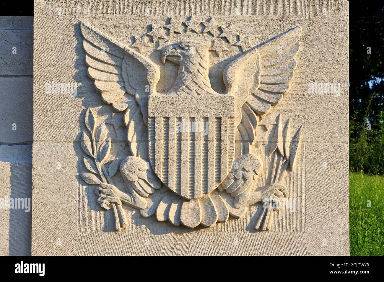 Nahaufnahme des Großen Siegels der Vereinigten Staaten am Missouri (35. US-Division) State Memorial in Cheppy (Meuse), Frankreich Stockfoto