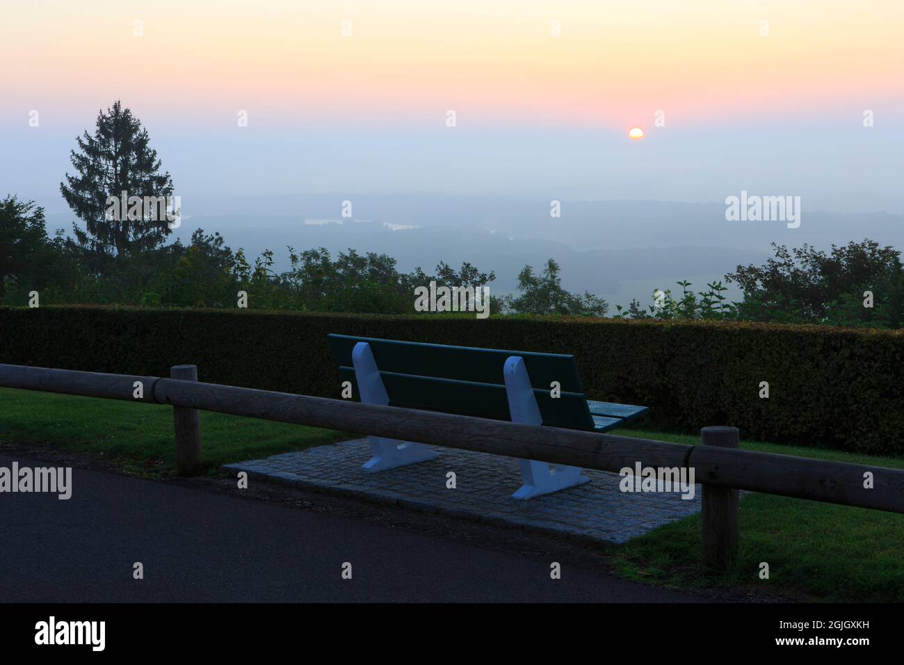 Panoramablick über die Woevre-Ebene bei Sonnenaufgang vom Montsec American Monument in Montsec (Meuse), Frankreich Stockfoto