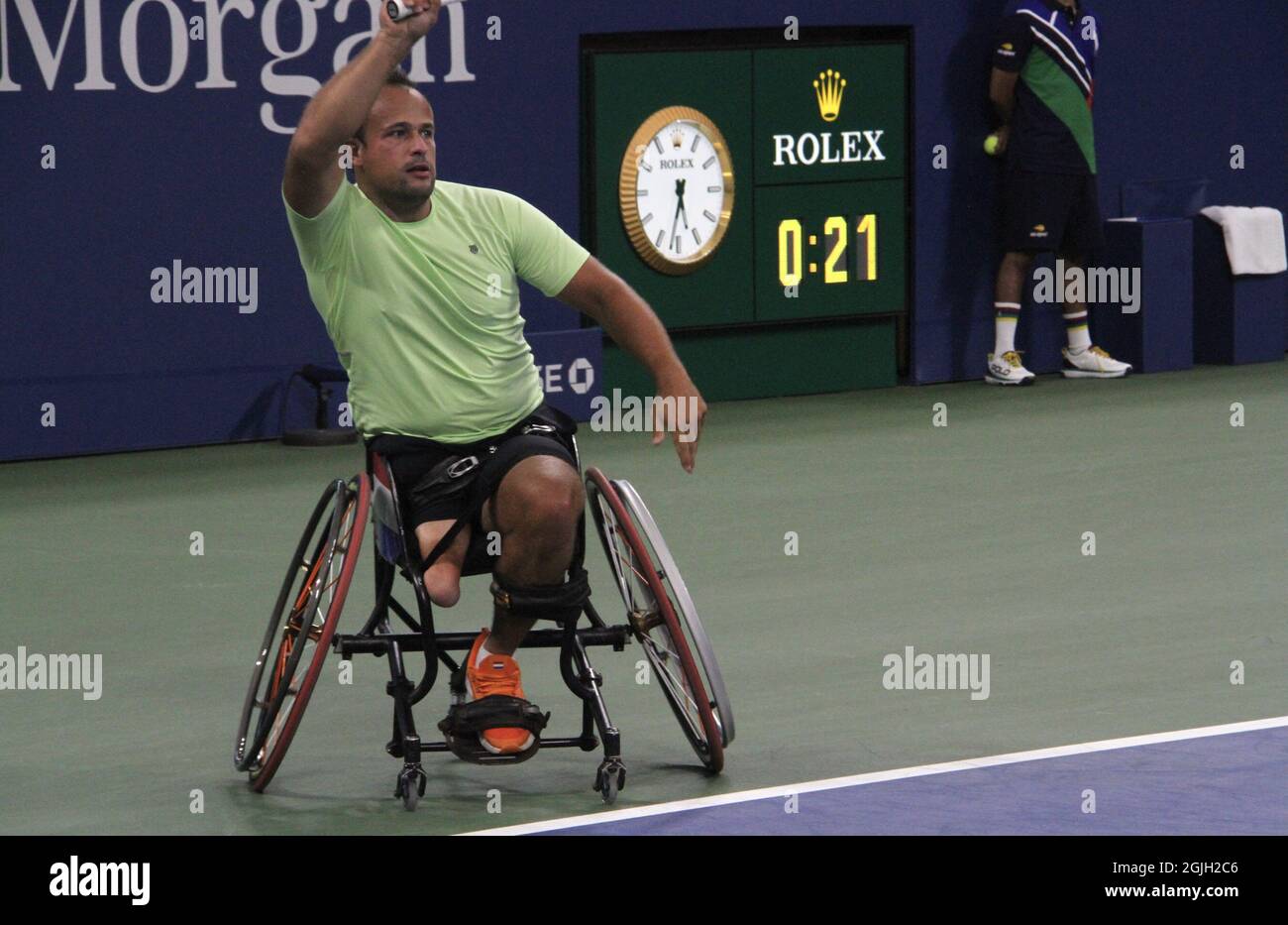 Queens, USA. September 2021. (SPO) US Open Tennis 2021: WM MenÃ¢â‚¬â„¢s Einzel Viertelfinale. 9. September 2021, Queens, New York, USA: WM (Wheel Chair) MenÃ¢â‚¬â„¢Einzel-Viertelfinale zwischen Tom Egberink aus den Niederlanden und Gordon Reid aus Großbritannien im Louis Armstrong Stadion in Queens, New York. Reid gewann das Spiel 6-1 und 6-4 in der Qualifikation für das Halbfinale. Fans müssen einen Nachweis über die Impfung gegen COVID-19 vorlegen und eine strenge Sicherheitskontrolle durchlaufen. (Bild: © Niyi Fote/TheNEWS2 über ZUMA Press Wire) Stockfoto